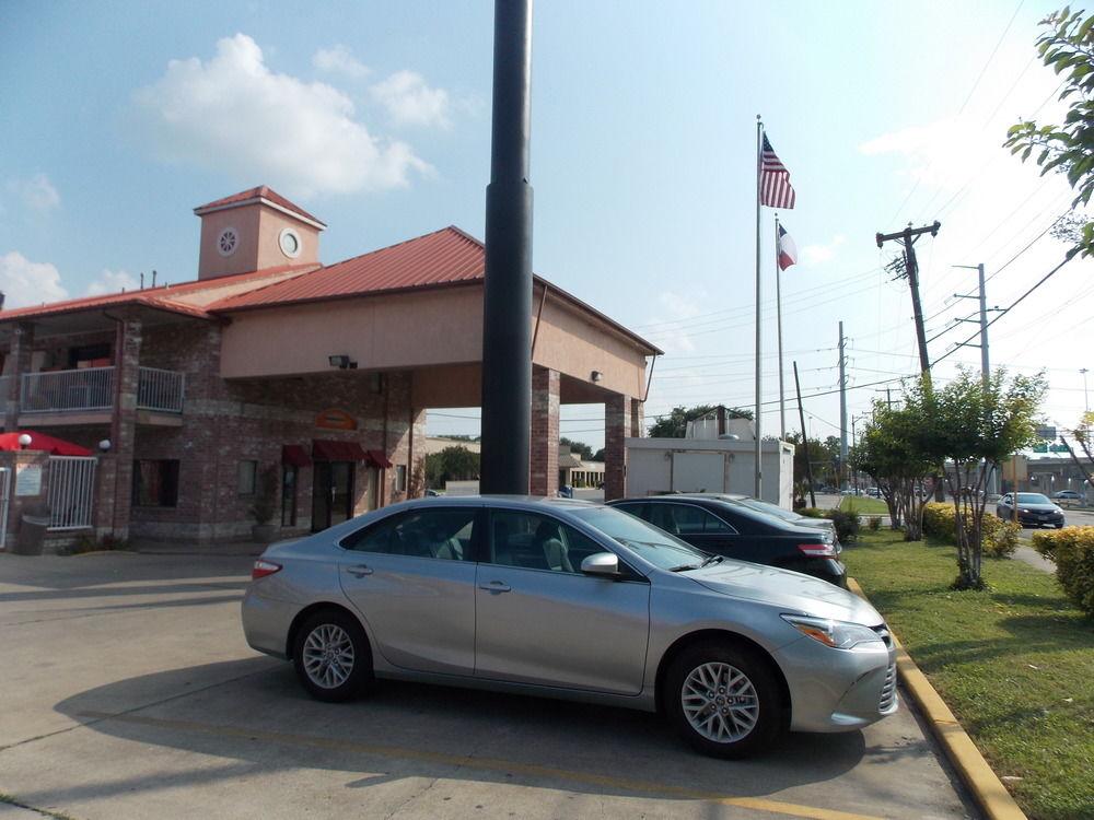 Econo & Downtown San Antonio